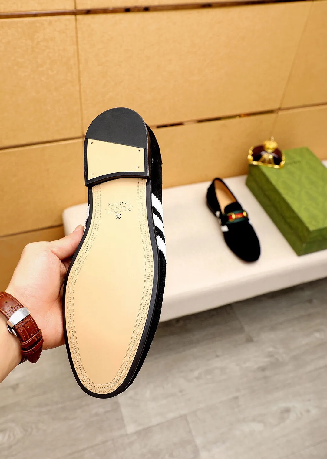 Men's shoes 💰480 💐 Product trademark: GUCCI "Gucci" casual leather shoes Regular size: 38-44 (45.46🉑️customized) Product materials: Selected imported first-layer frosted cowhide upper + classic hardware buckle, imported cowhide leather lining. Strong three-dimensional visual effect, original outsole Color: 4⃣️colors available